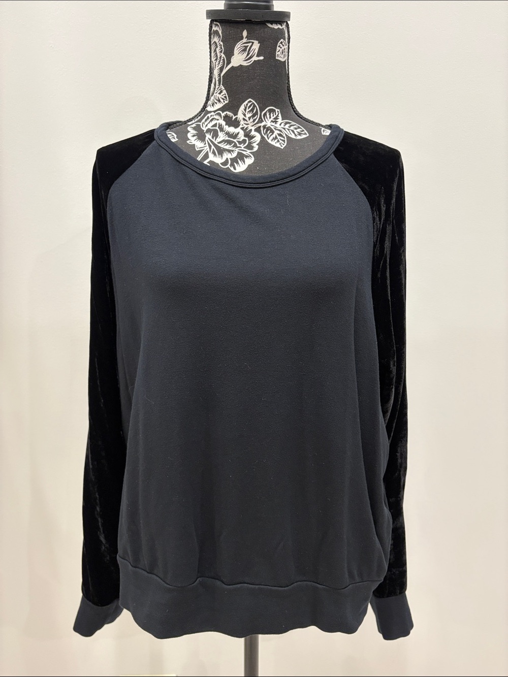 Velvet black top size medium